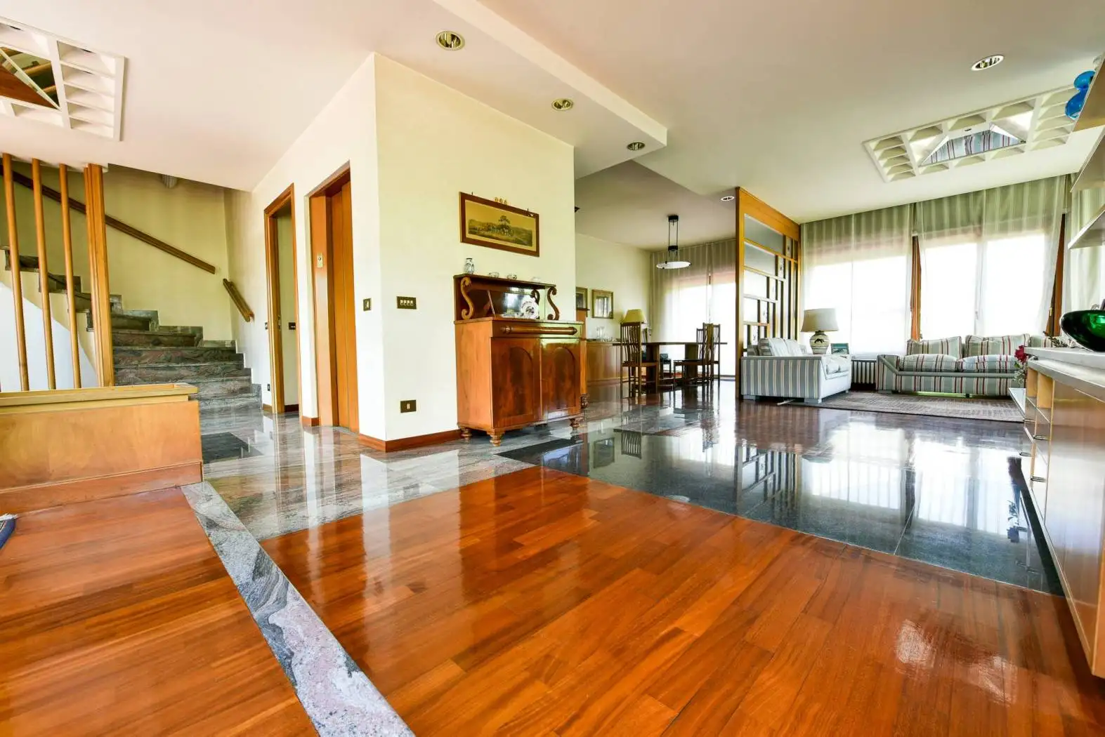 Villa bifamiliare in vendita a Roma