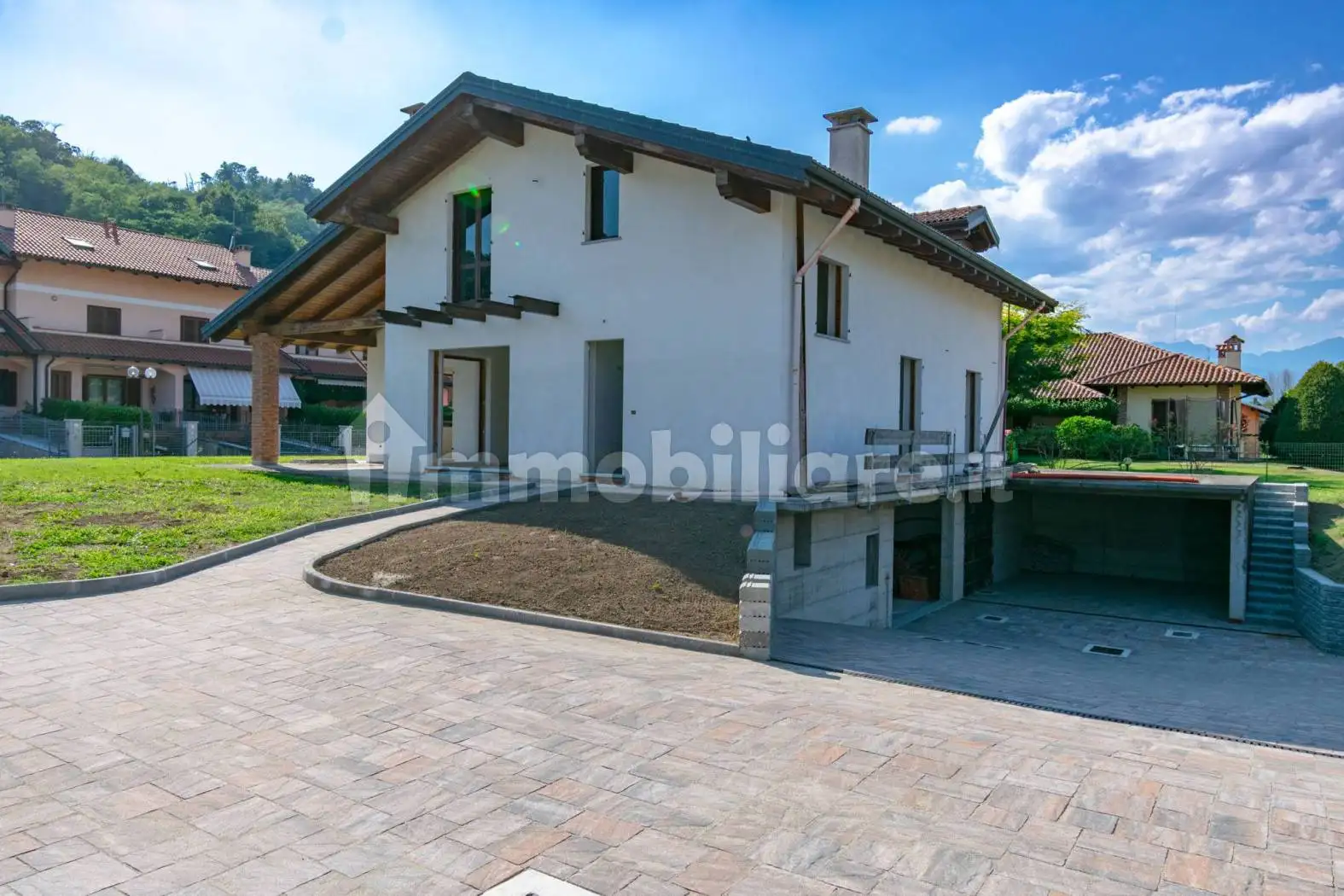Villa in vendita a Serravalle Sesia