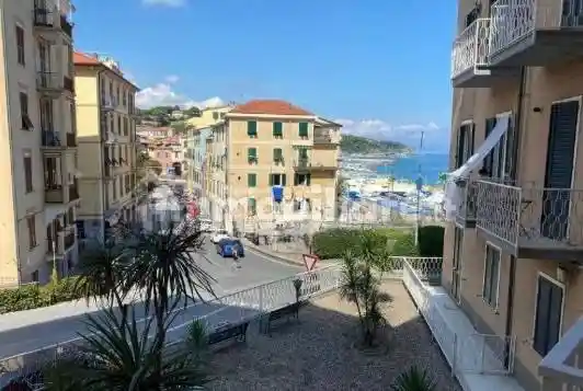 Appartamento in vendita a Celle Ligure