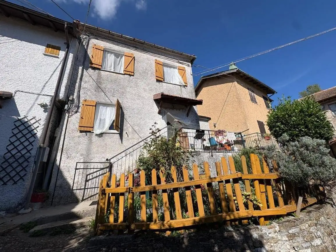 Casa indipendente in vendita a Valbrevenna