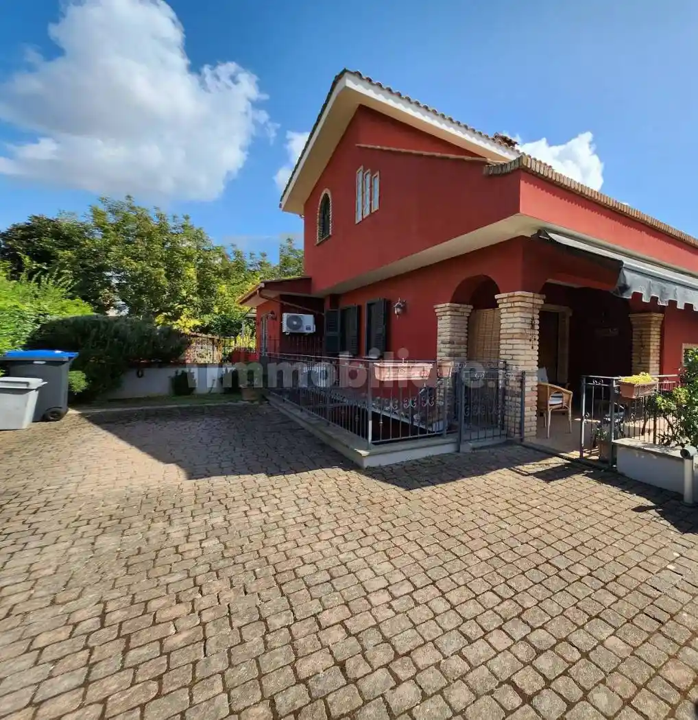 Villa in vendita a Nettuno