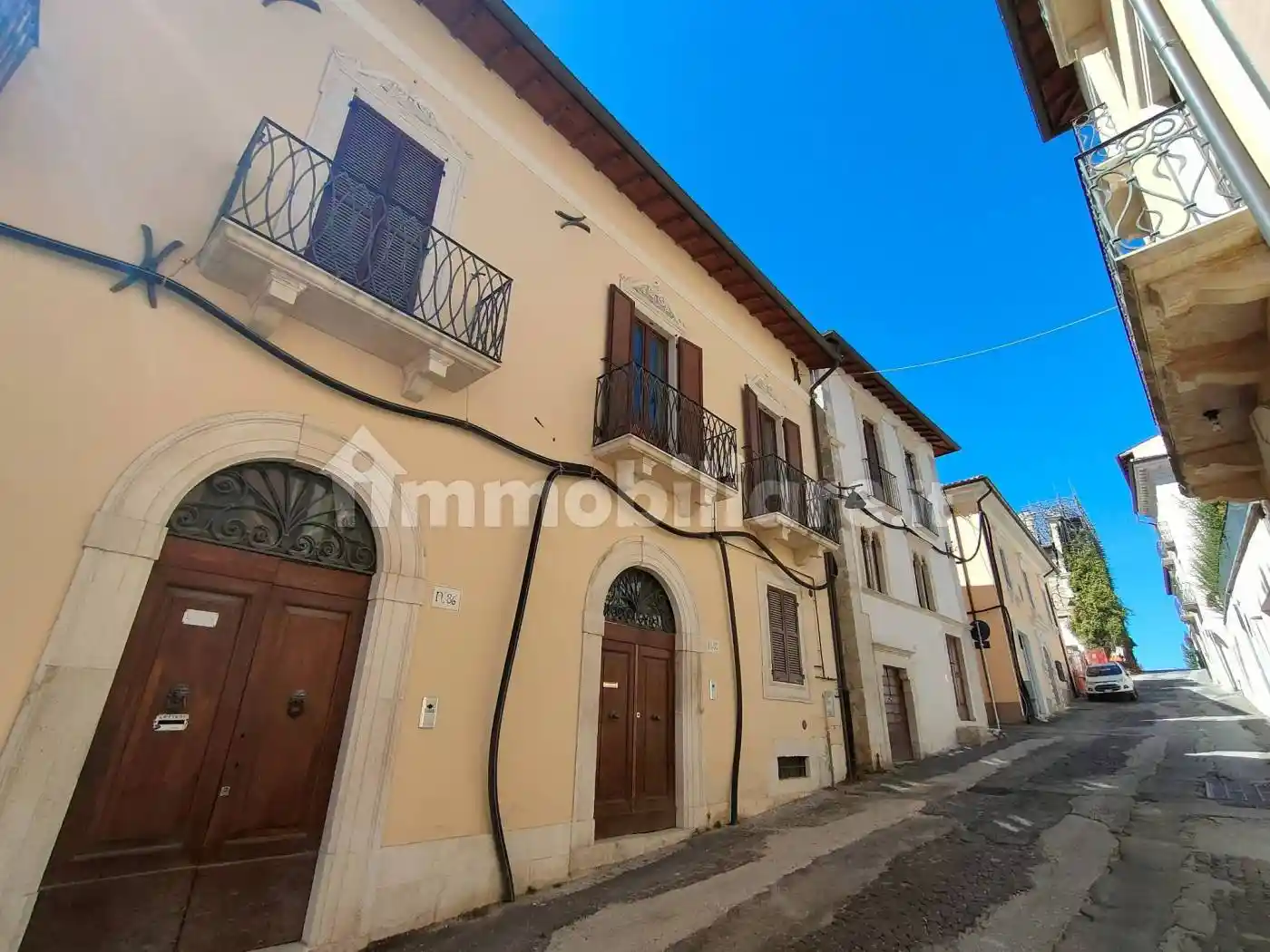 Terratetto plurifamiliare 220 m², ottimo stato, Duomo - Fontana Luminosa, L'Aquila - foto 2