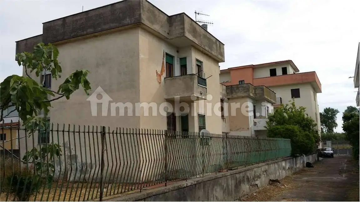 Palazzo - Edificio in vendita a Castel Volturno