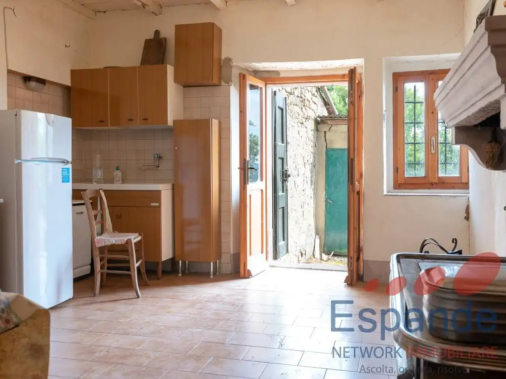 Trilocale frazione Burzanella Rocca 34, Burzanella, Camugnano - foto 3