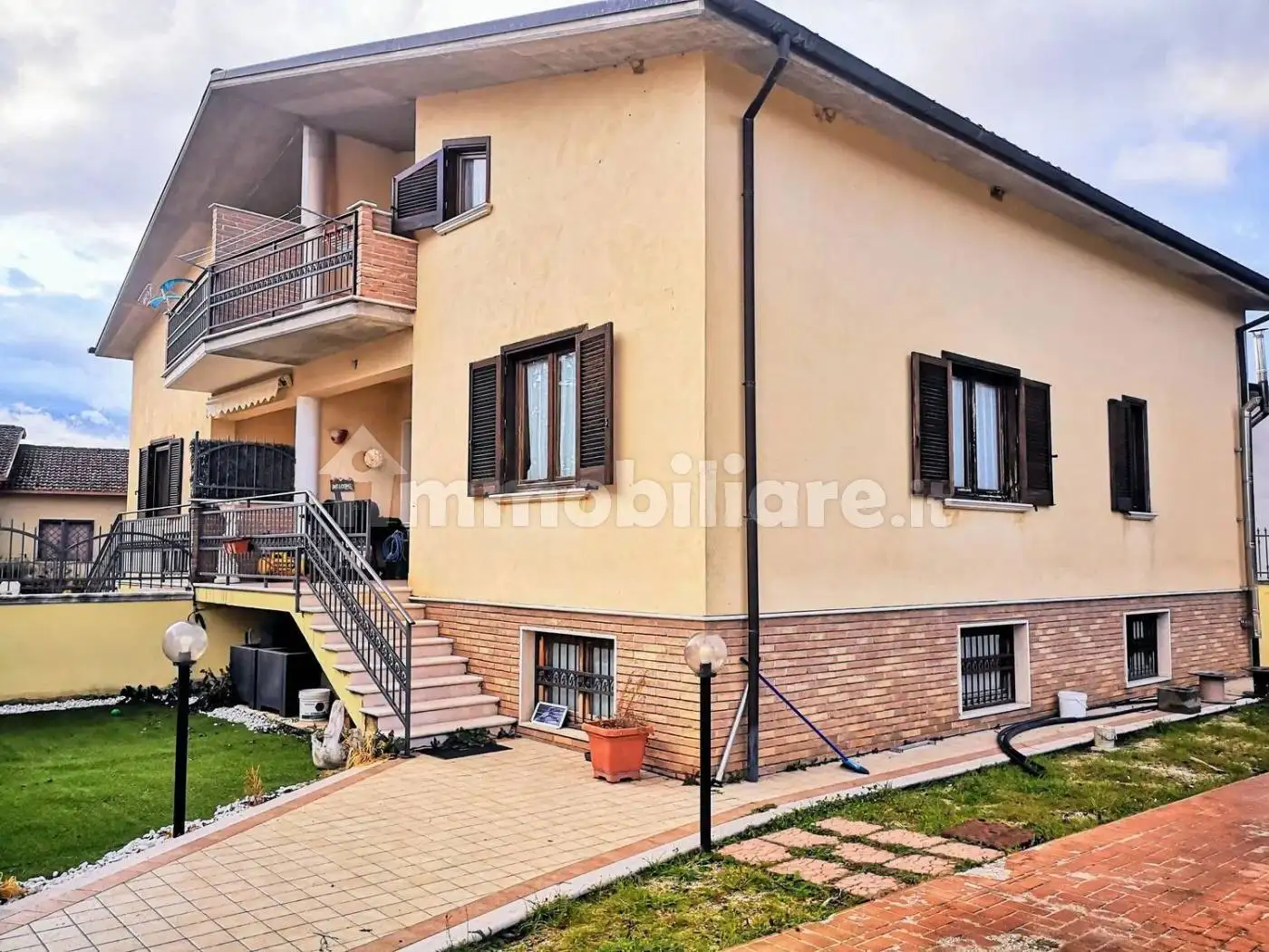 Villa in vendita a Magliano de' Marsi