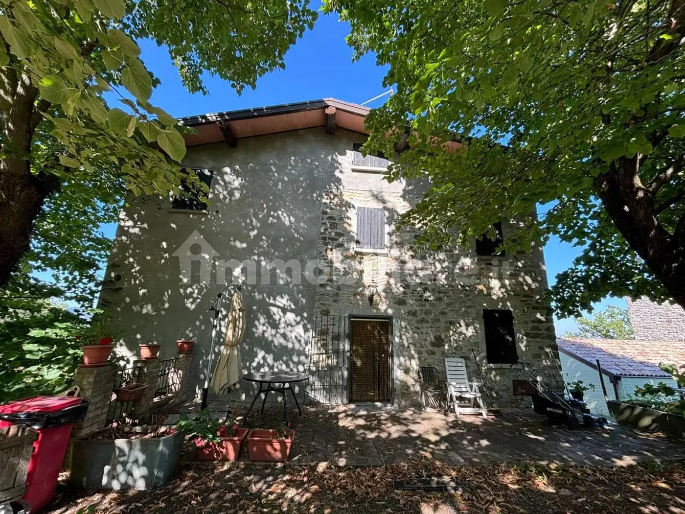 Casa indipendente in vendita a Varano de' Melegari