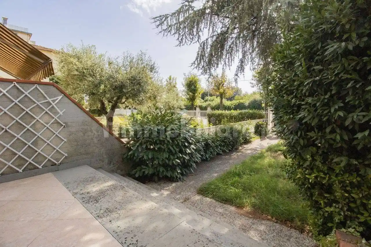 Villetta a schiera in vendita a Prato