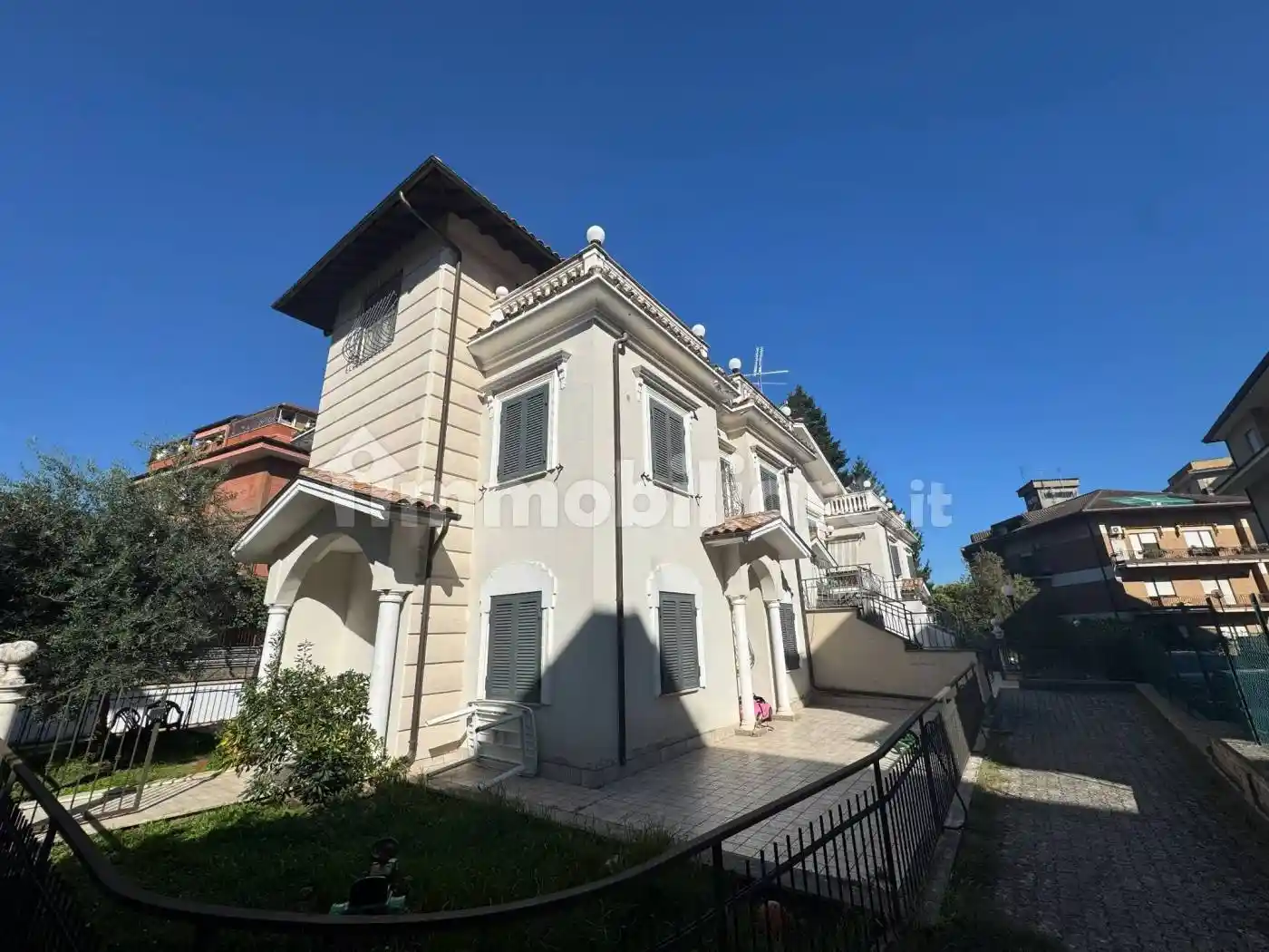 Appartamento in vendita a Cave