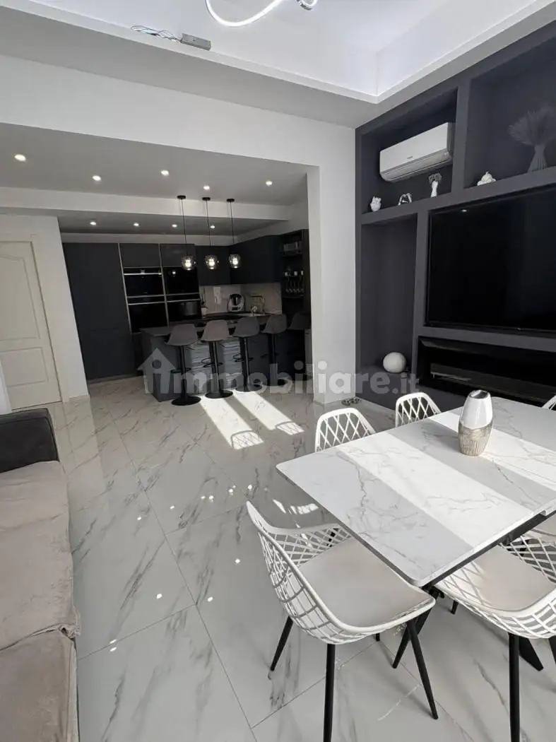 Appartamento in vendita a Montignoso