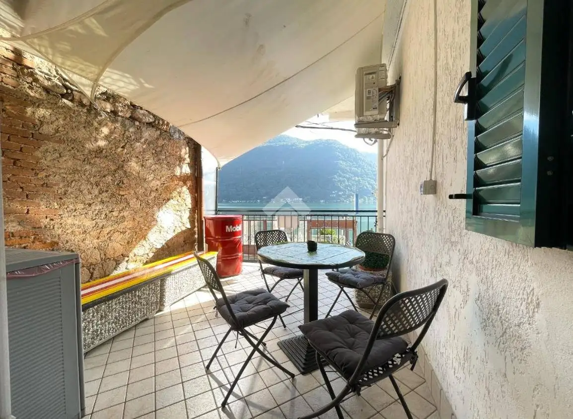 Appartamento in vendita a Brusimpiano