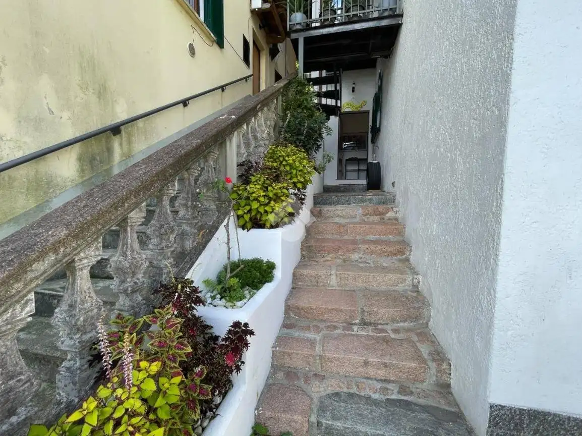 Bilocale via Varese 12, Brusimpiano - foto 2