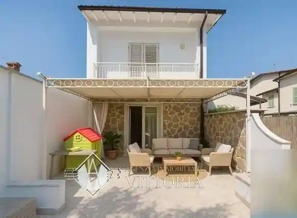 Casa indipendente in vendita a Forte dei Marmi