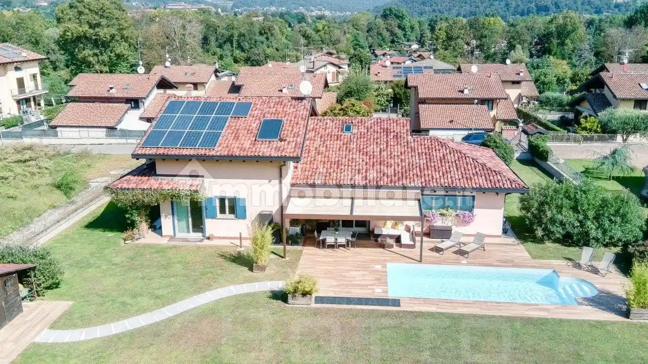 Villa in vendita a Leggiuno