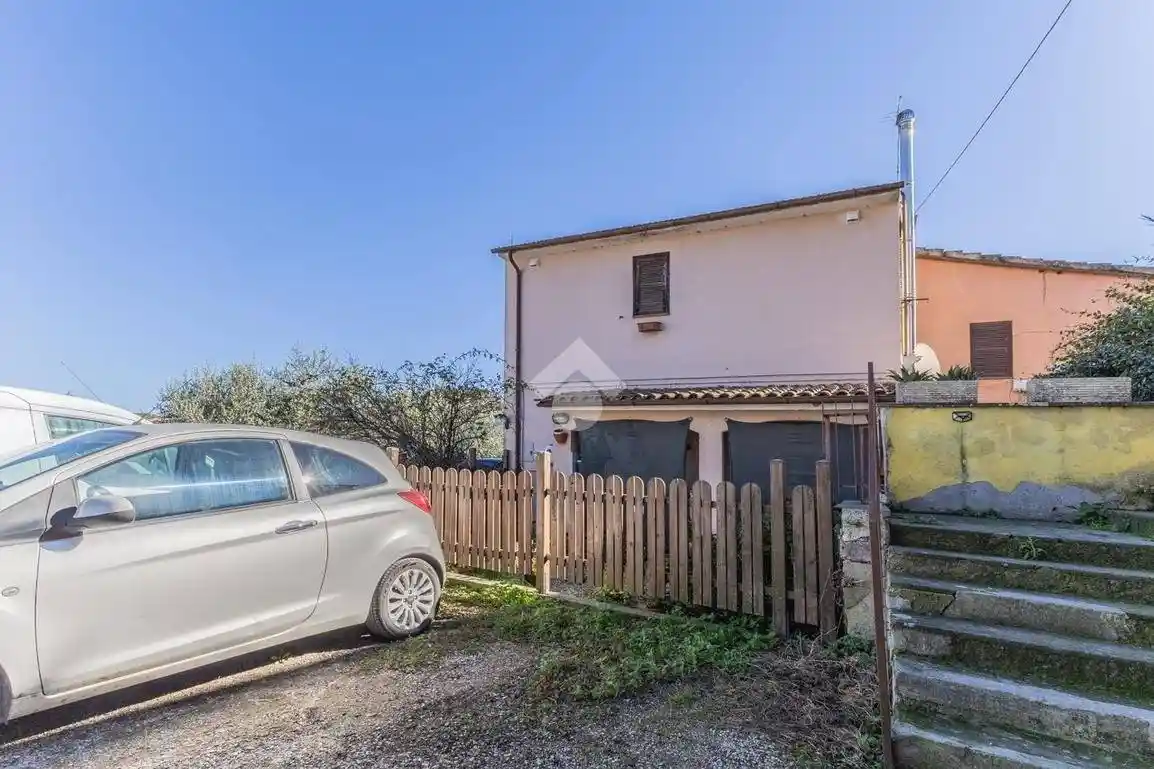 Rustico - Casale in vendita a Vetralla