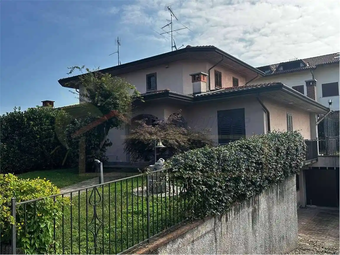 Villa in vendita a Borgo Ticino