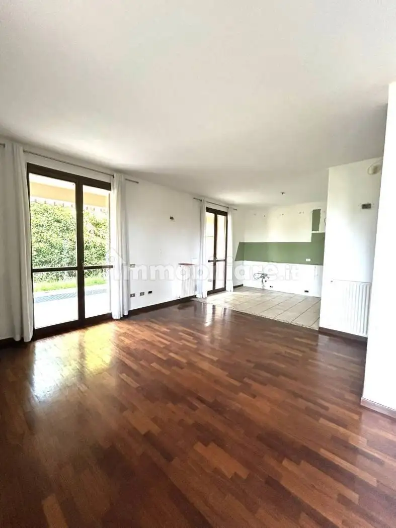 Villa bifamiliare via Giuseppe Garibaldi, Centro, Azzate - foto 2