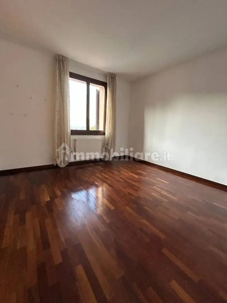 Villa bifamiliare via Giuseppe Garibaldi, Centro, Azzate - foto 4