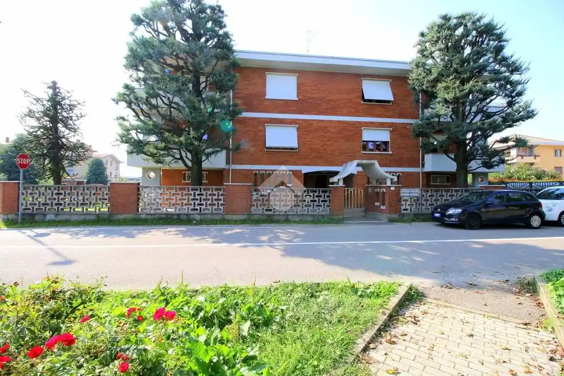 Appartamento in vendita a Caronno Pertusella