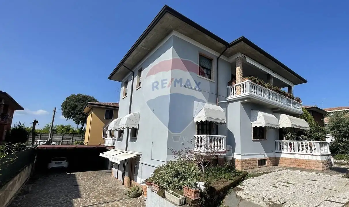 Villa in vendita a Ponti sul Mincio
