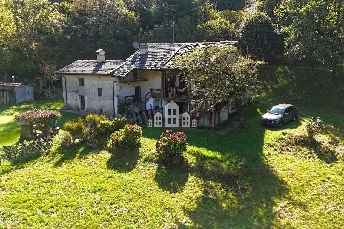 Casa indipendente in vendita a Valchiusa