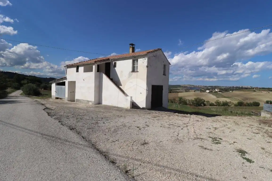 Casa indipendente in vendita a Bellante