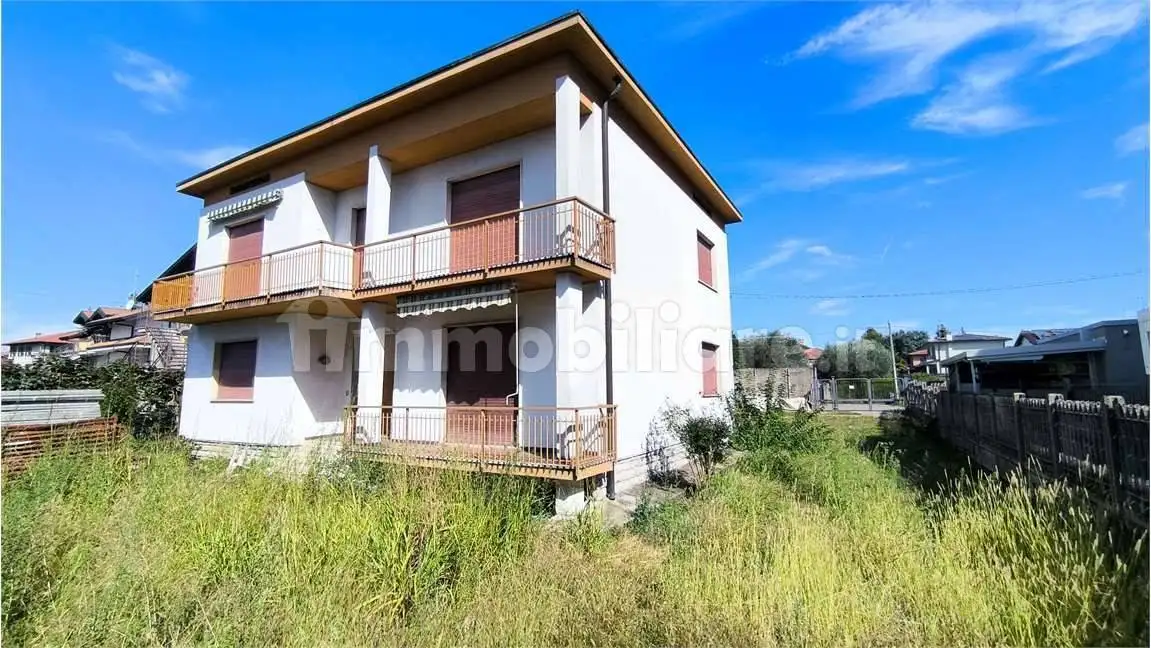 Villa in vendita a Fenegrò