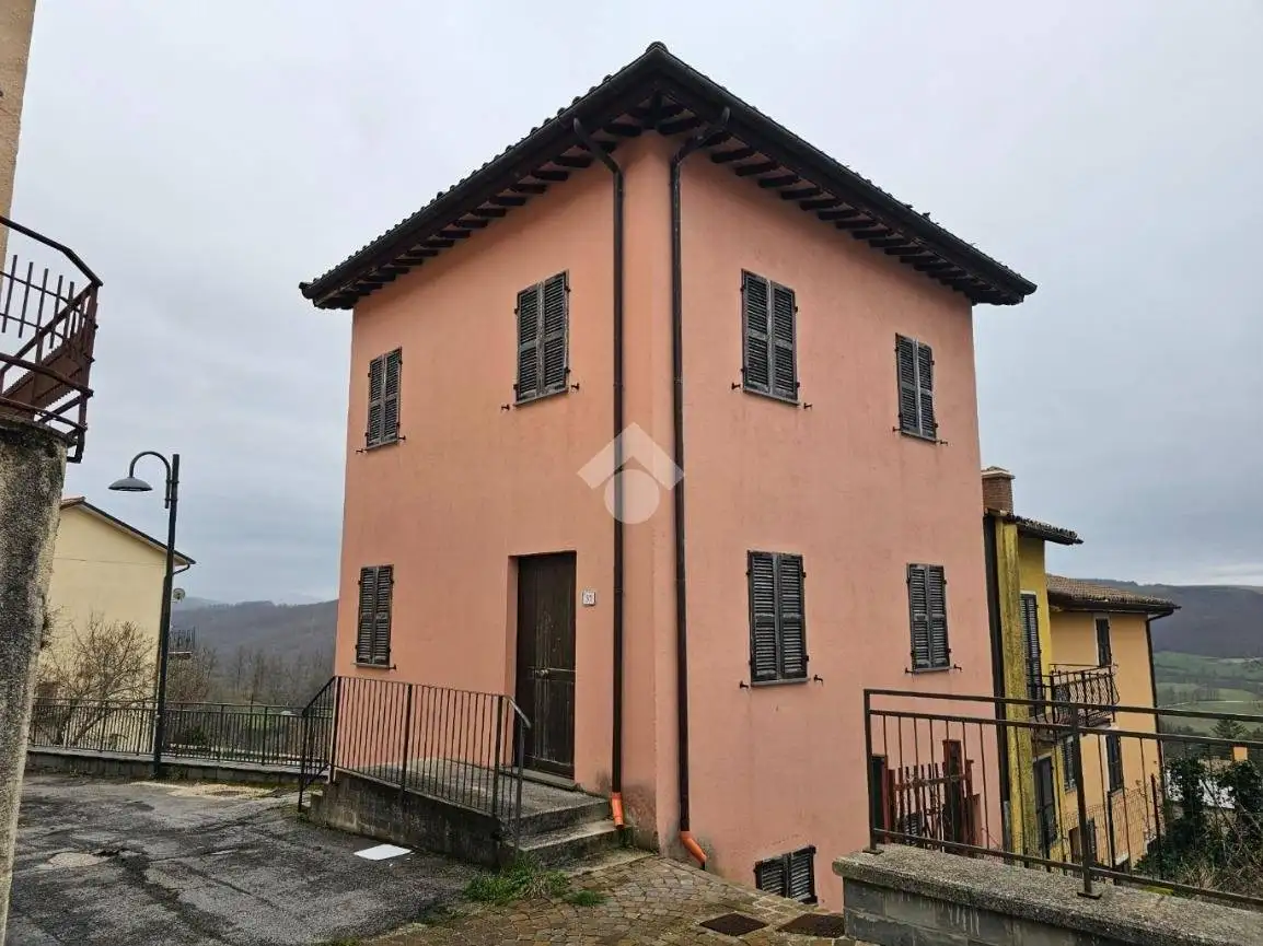 Casa indipendente in vendita a Serravalle di Chienti