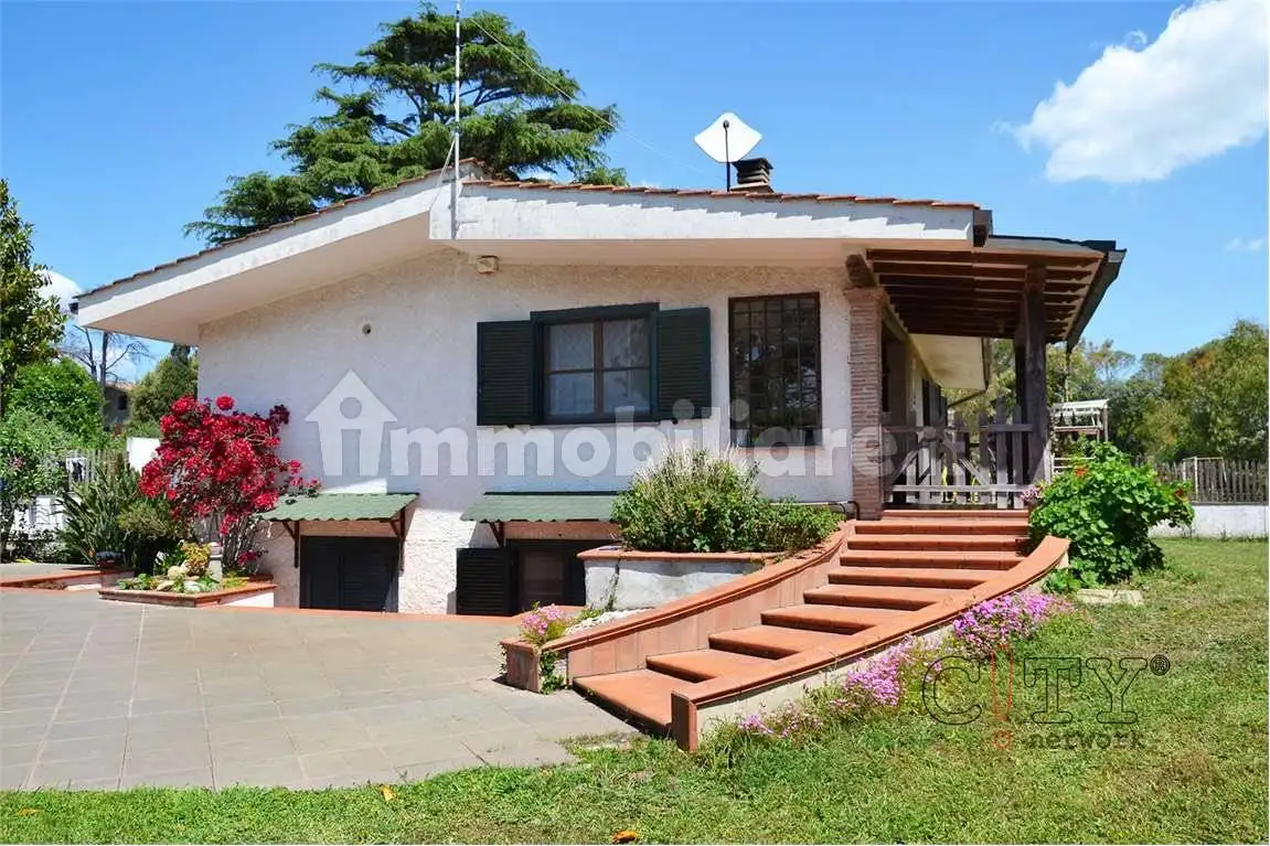 Villa in vendita a Pomezia