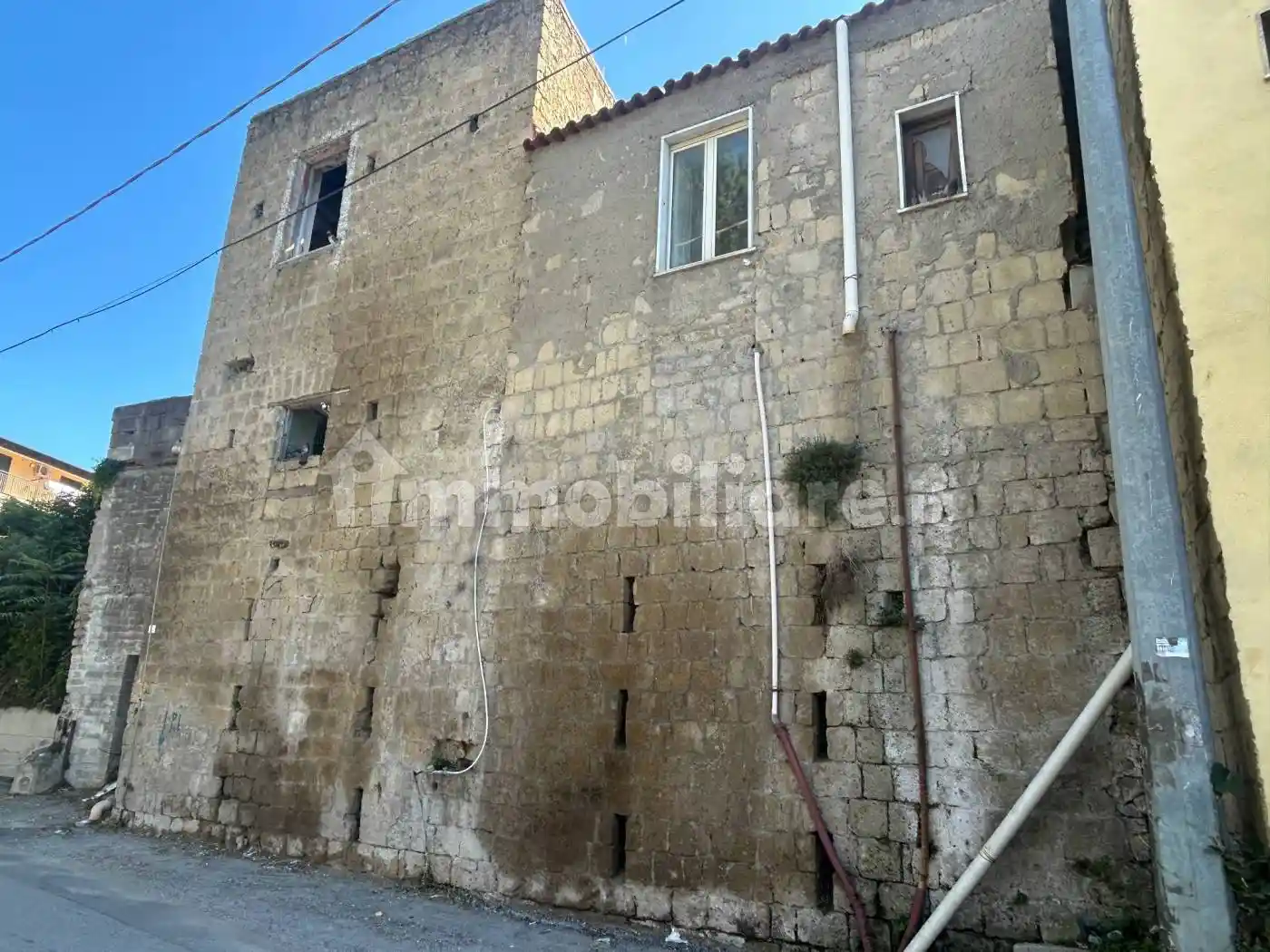 Palazzo - Edificio in vendita a Quarto