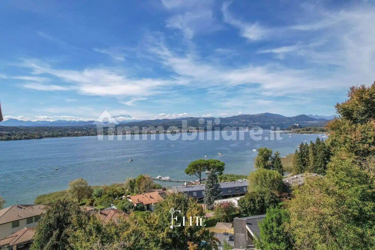 Villa in vendita a Sesto Calende