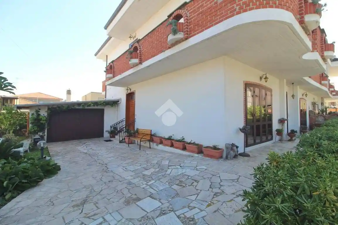 Villa bifamiliare via Fonte San Flaviano 11, Centro, Giulianova - foto 2