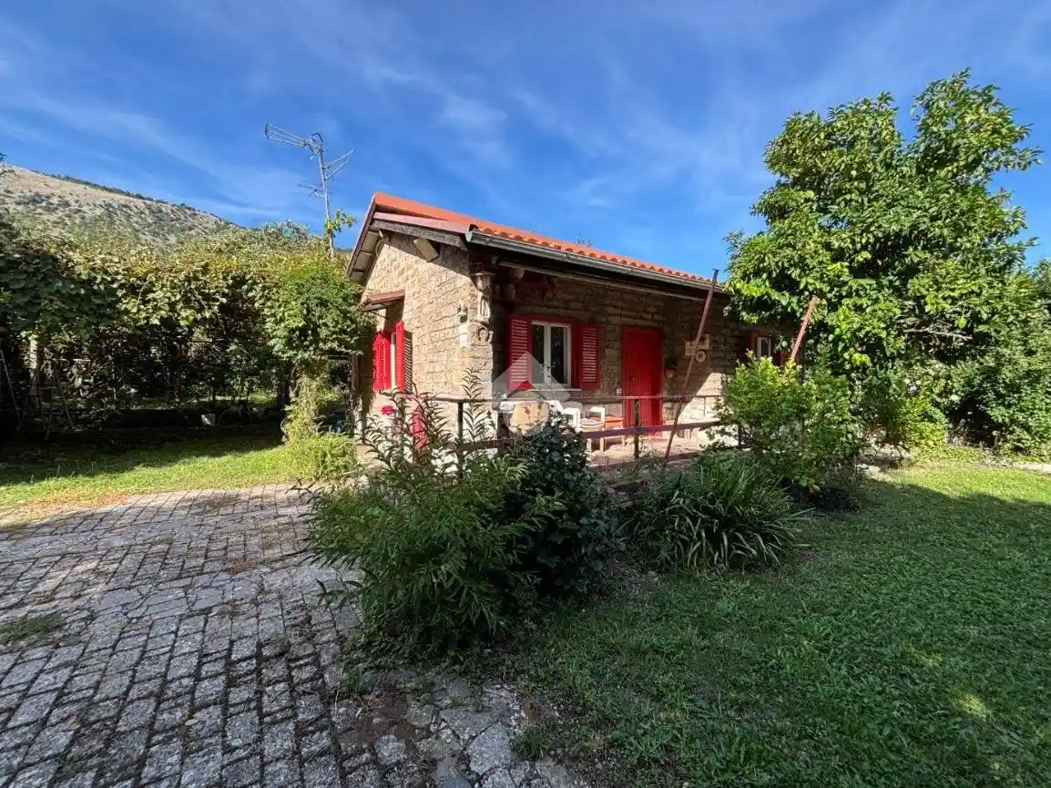 Casa indipendente in vendita a Cave