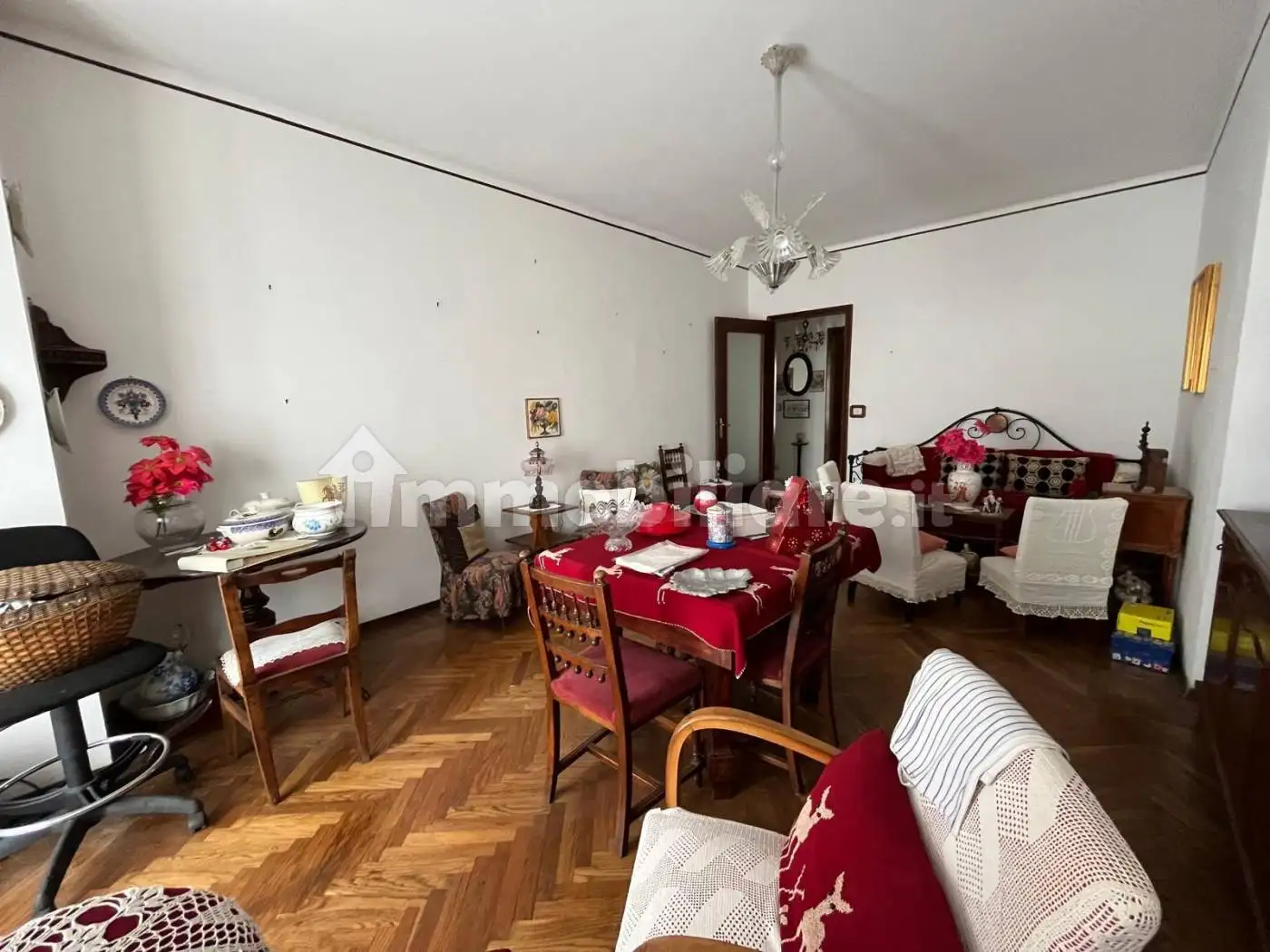 Quadrilocale piazza Generale Giuseppe Perotti 9, Centro, Carrù - foto 2