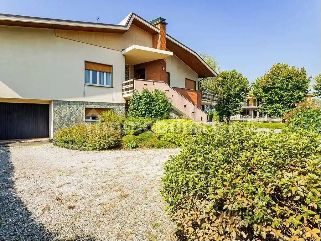 Villa in vendita a Sirone