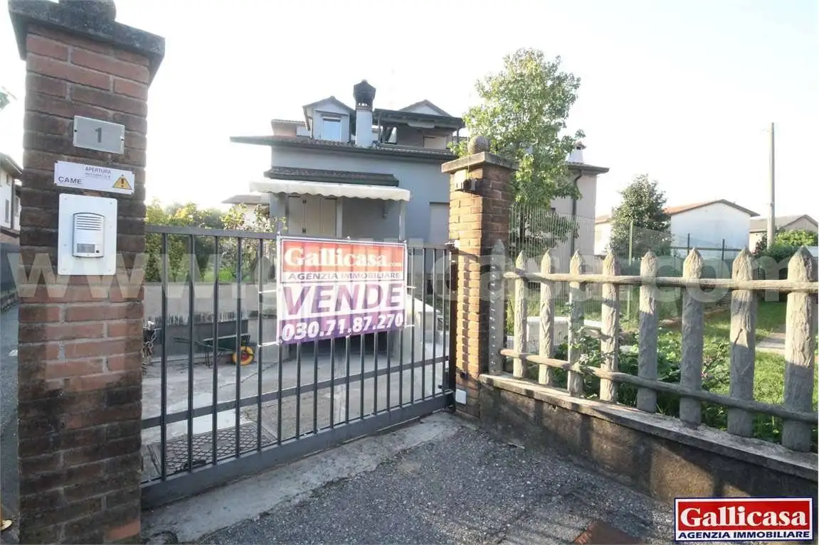 Villa in vendita a Urago d'Oglio