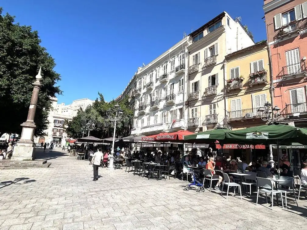 Palazzo - Edificio in vendita a Cagliari