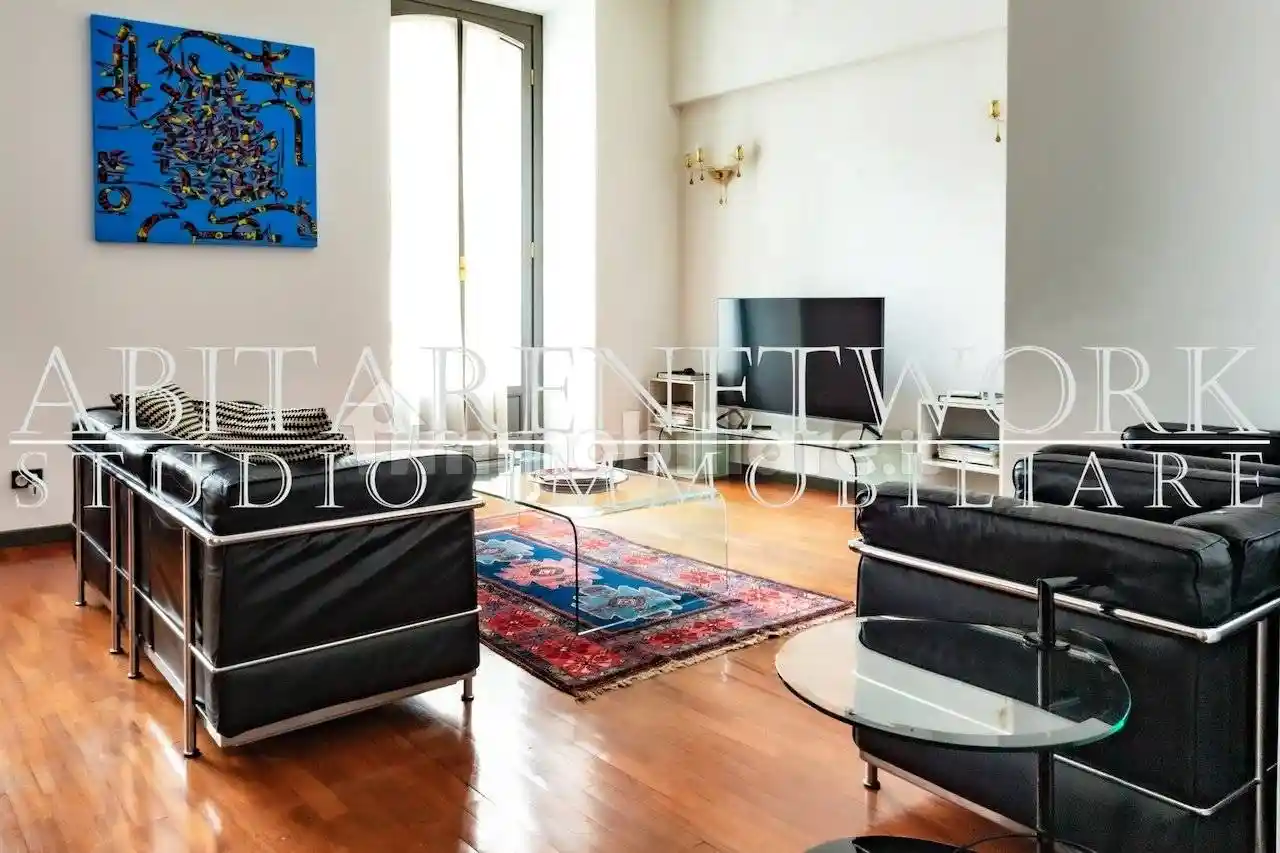 Quadrilocale ottimo stato, terzo piano, Duomo, Milano - foto 2