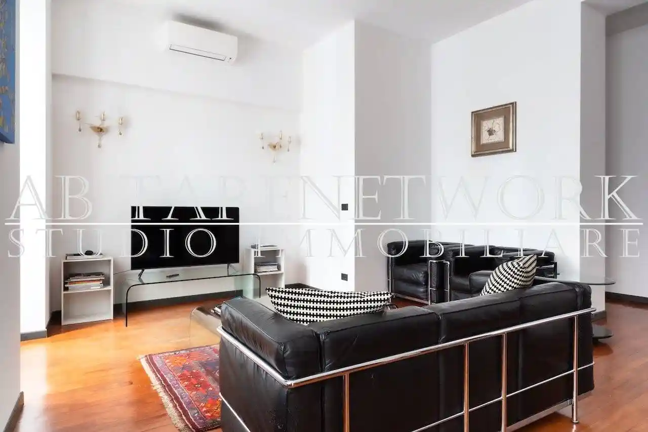 Quadrilocale ottimo stato, terzo piano, Duomo, Milano - foto 3