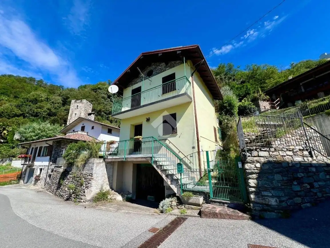 Villa in vendita a Sorico