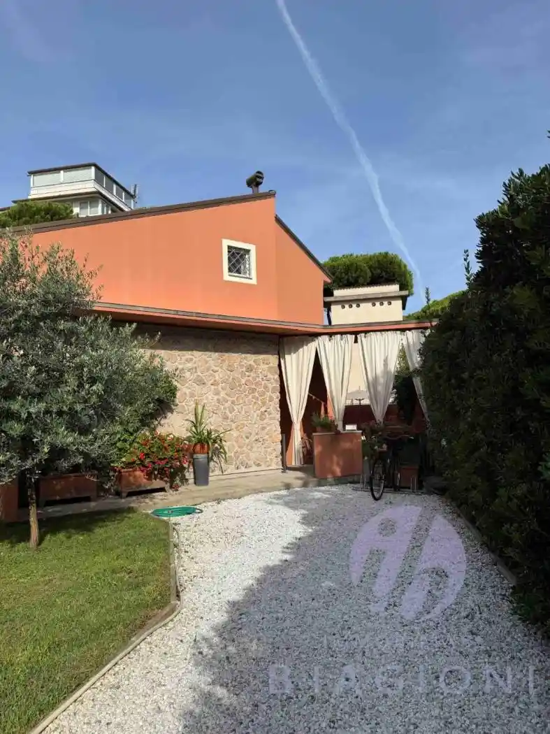 Villetta a schiera in vendita a Camaiore