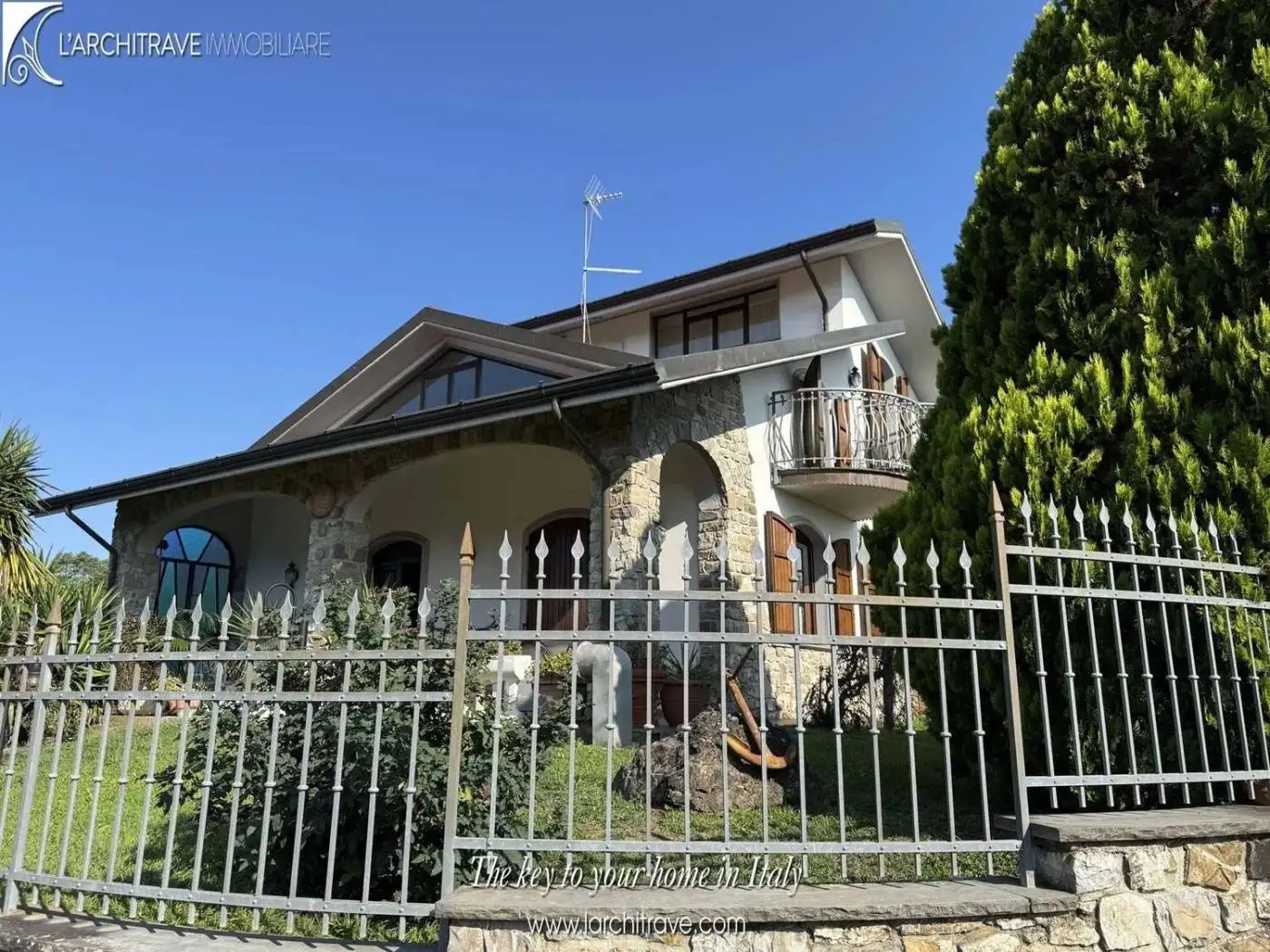 Villa in vendita a Podenzana