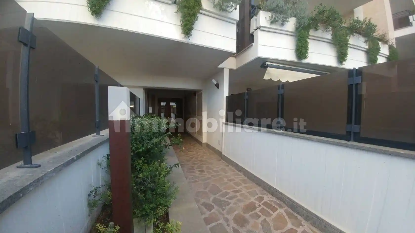 Palazzo - Edificio in Affitto - foto 2