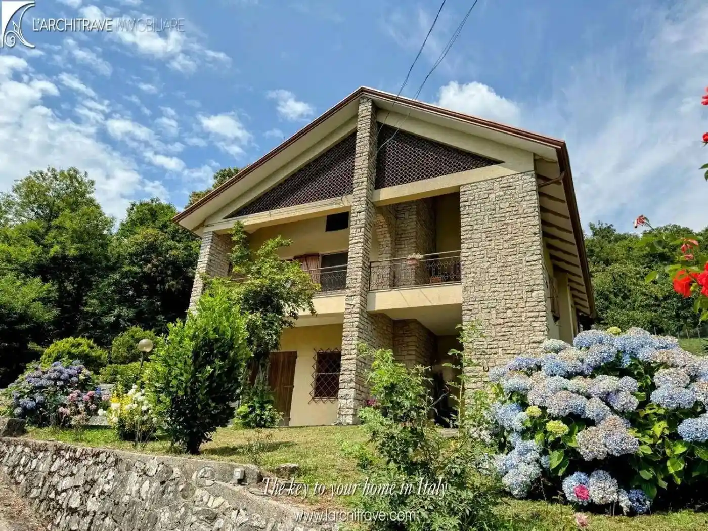 Villa in vendita a Comano