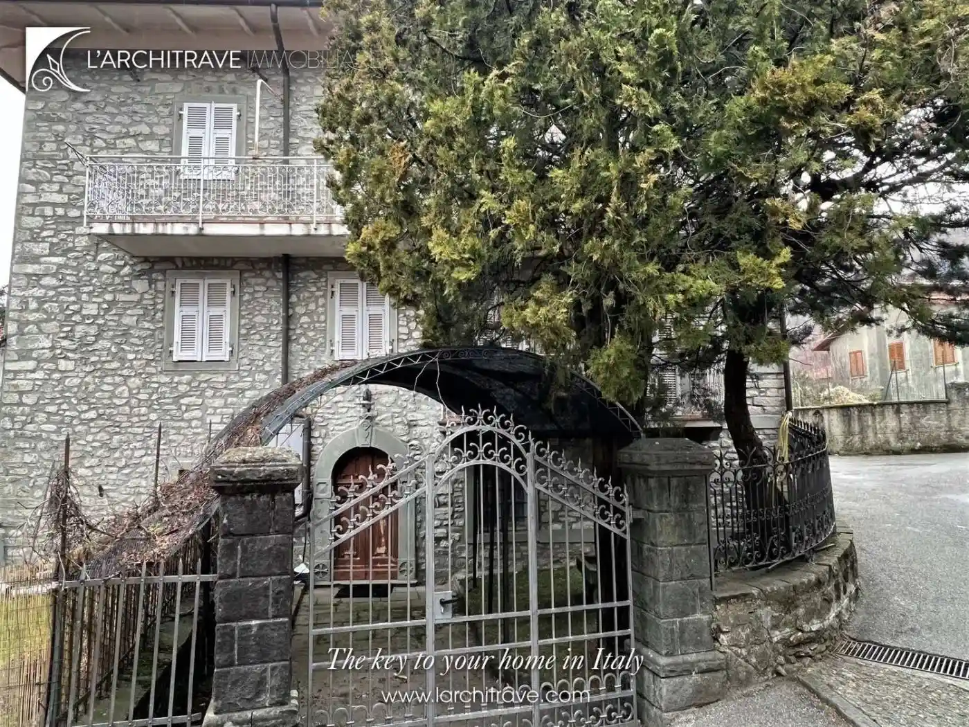 Villa in vendita a Comano