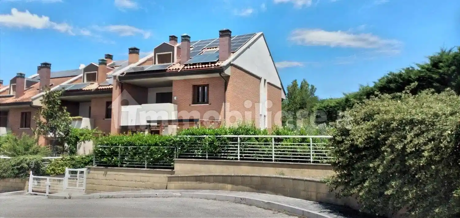 Villa unifamiliare via Londra No Number, Centro, Potenza - foto 2