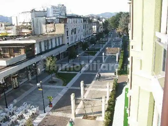 Palazzo - Edificio in vendita a Abano Terme
