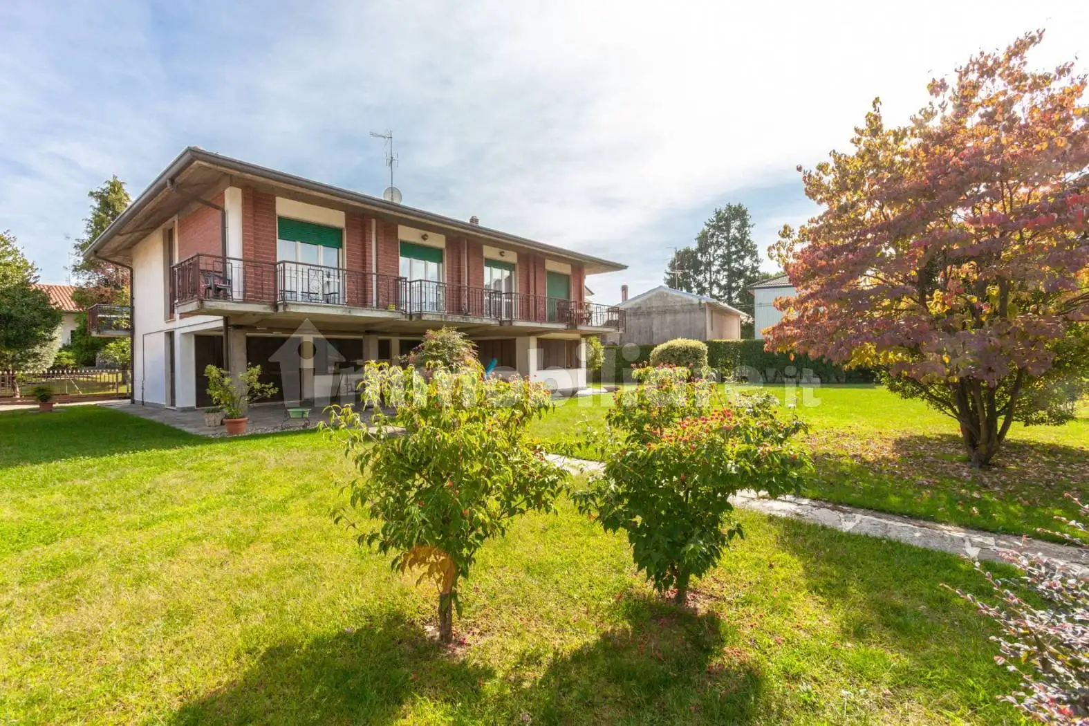 Appartamento in vendita a Locate Varesino