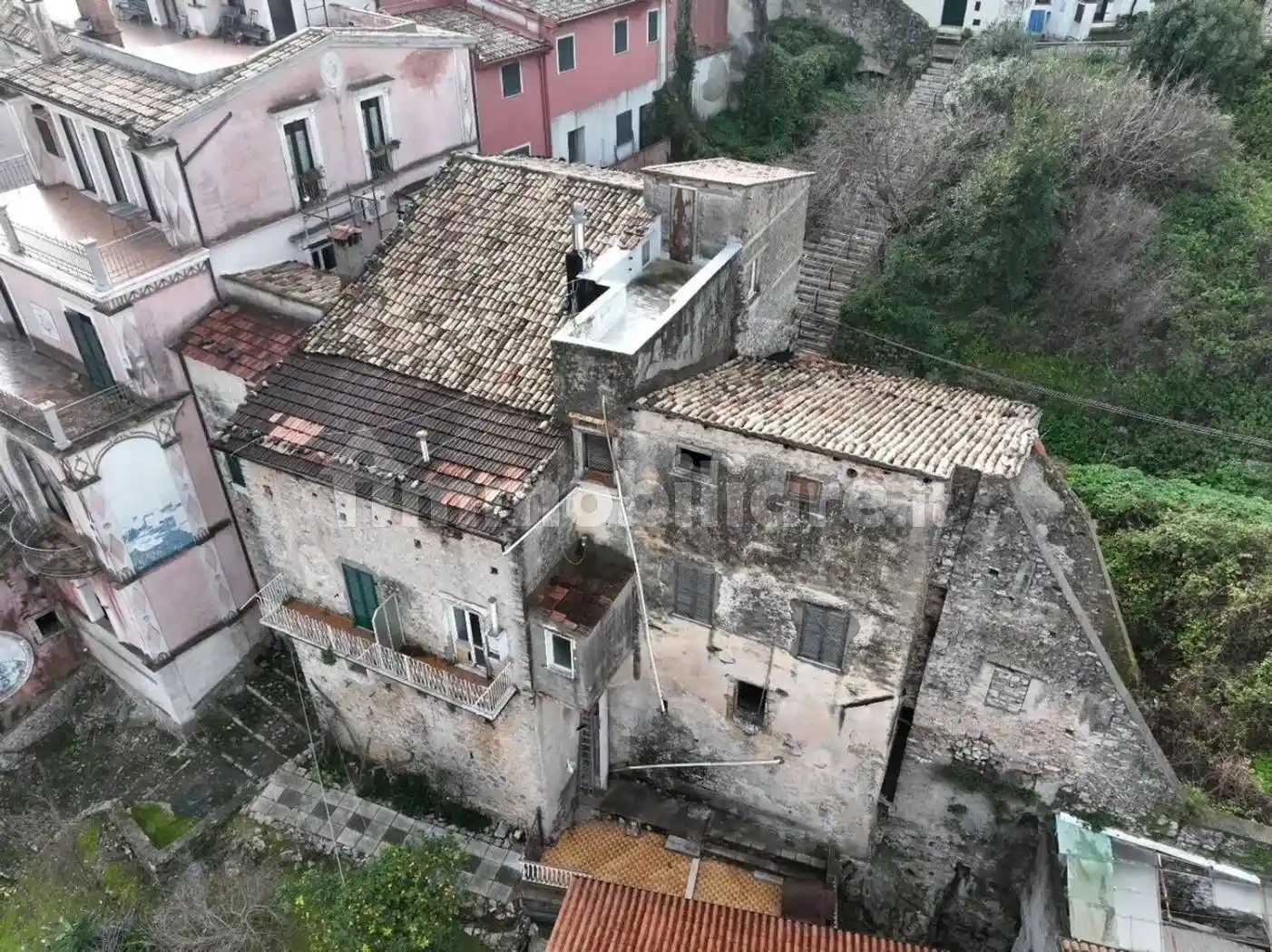 Palazzo - Edificio in vendita a Itri
