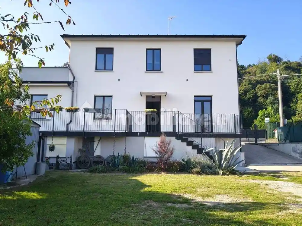 Villa in vendita a Montano Lucino