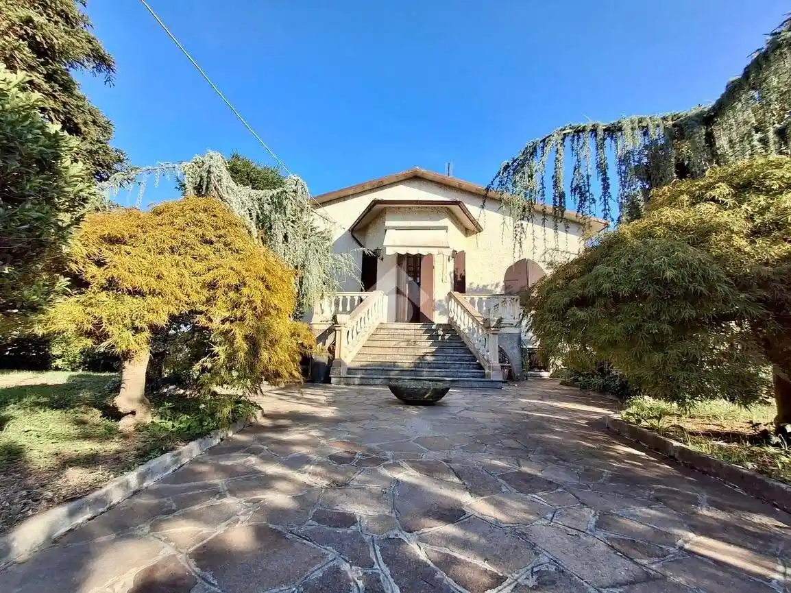 Villa in vendita a Cadeo